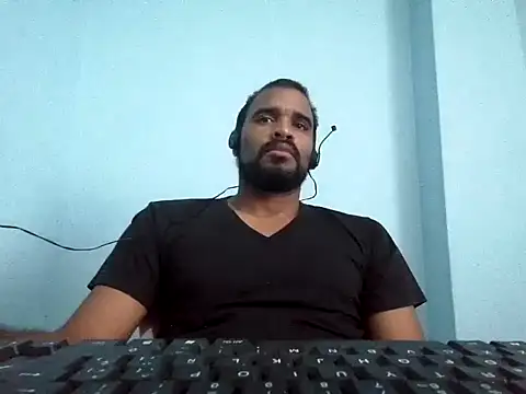 Snapshot of YOX22 chatting on 03/03/25, 08:43 YOX22 online show from 03/03/25, 08:43