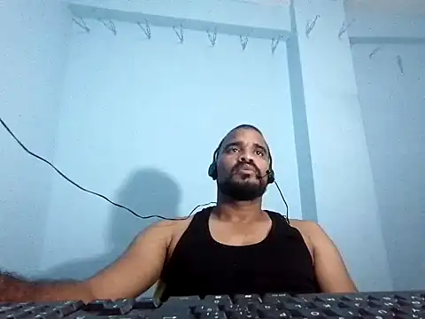 Snapshot of YOX22 chatting on 03/13/25, 04:16 YOX22 online show from 03/13/25, 04:16