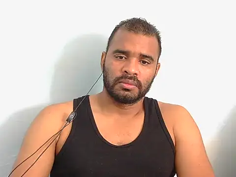 Snapshot of YOX22 chatting on 09/25/25, 01:59 YOX22 online show from 09/25/25, 01:59