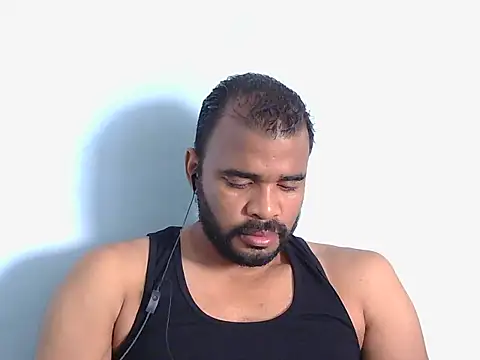 Snapshot of YOX22 chatting on 10/06/25, 01:41 YOX22 online show from 10/06/25, 01:41