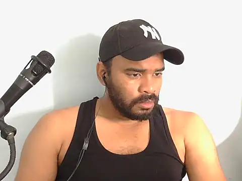 Snapshot of YOX22 chatting on 10/16/25, 01:56 YOX22 online show from 10/16/25, 01:56