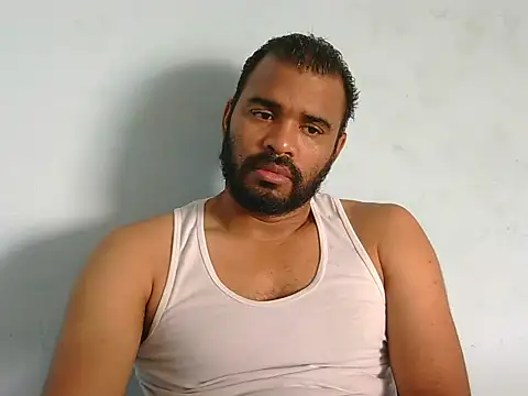 Snapshot of YOX22 chatting on 10/17/25, 02:30 YOX22 online show from 10/17/25, 02:30