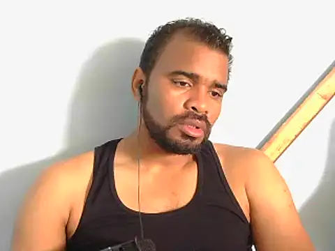 Snapshot of YOX22 chatting on 10/27/25, 03:05 YOX22 online show from 10/27/25, 03:05