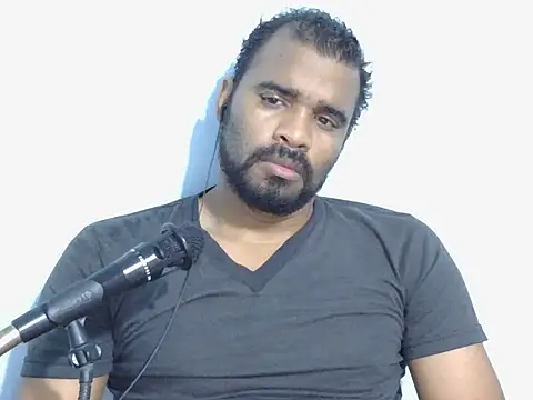 Snapshot of YOX22 chatting on 11/12/25, 05:19 YOX22 online show from 11/12/25, 05:19