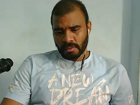 Snapshot of YOX22 chatting on 02/02/26, 01:43 YOX22 online show from 02/02/26, 01:43