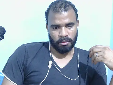 Snapshot of YOX22 chatting on 05/03/26, 02:39 YOX22 online show from 05/03/26, 02:39