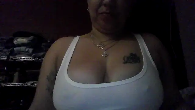 Snapshot of SweetSexyLatina chatting on 06/23/26, 02:15 SweetSexyLatina online show from 06/23/26, 02:15