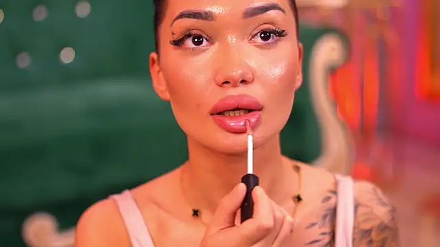 Snapshot of SashaFerrera chatting on 02/21/25, 01:11 SashaFerrera online show from 02/21/25, 01:11