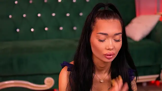 Snapshot of SashaFerrera chatting on 03/05/25, 07:17 SashaFerrera online show from 03/05/25, 07:17