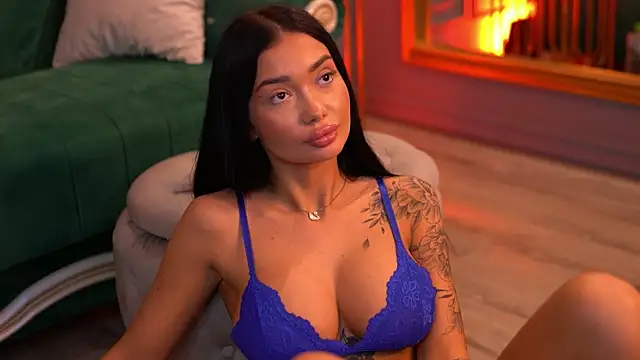 Snapshot of SashaFerrera chatting on 03/09/25, 01:46 SashaFerrera online show from 03/09/25, 01:46