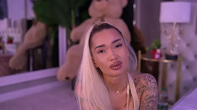 Snapshot of SashaFerrera chatting on 09/11/25, 06:41 SashaFerrera online show from 09/11/25, 06:41