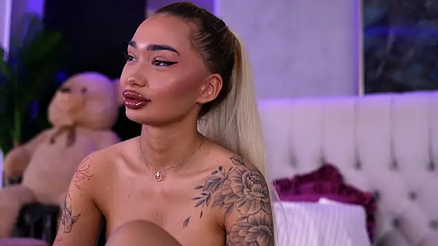 Snapshot of SashaFerrera chatting on 09/14/25, 06:29 SashaFerrera online show from 09/14/25, 06:29