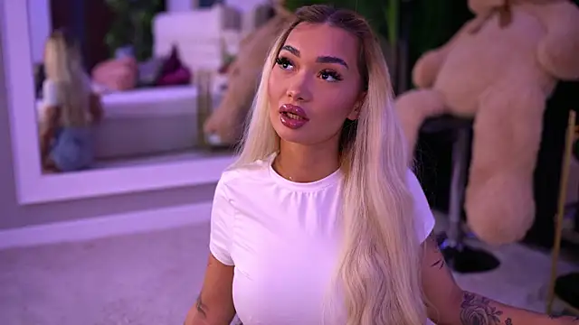 Snapshot of SashaFerrera chatting on 09/19/25, 06:41 SashaFerrera online show from 09/19/25, 06:41