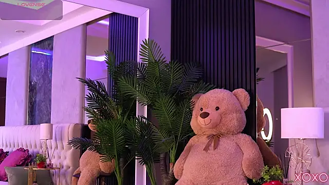 Snapshot of SashaFerrera chatting on 10/23/25, 06:39 SashaFerrera online show from 10/23/25, 06:39