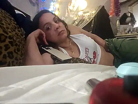 Snapshot of ShysluutGia chatting on 02/25/25, 05:58 ShysluutGia online show from 02/25/25, 05:58