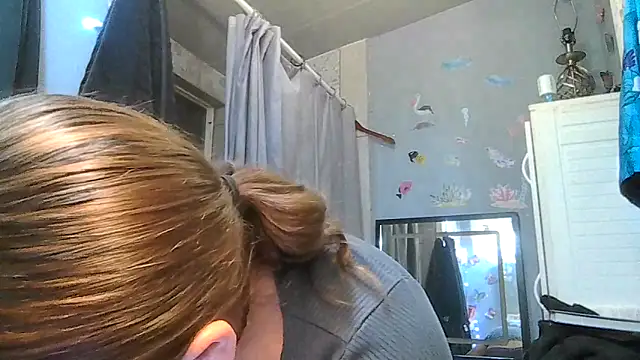 Snapshot of ShysluutGia chatting on 10/14/25, 10:16 ShysluutGia online show from 10/14/25, 10:16