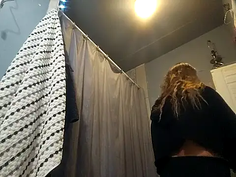 ShysluutGia online show from 12/23/25, 06:11