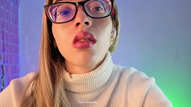 Snapshot of Carolblonde chatting on 12/03/25, 01:02 Carolblonde online show from 12/03/25, 01:02
