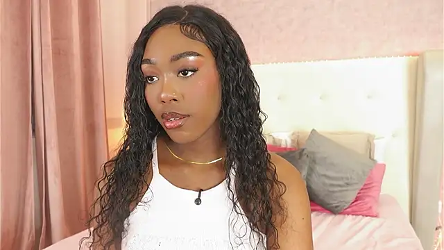 ThianaLopez online show from 02/05/26, 09:52