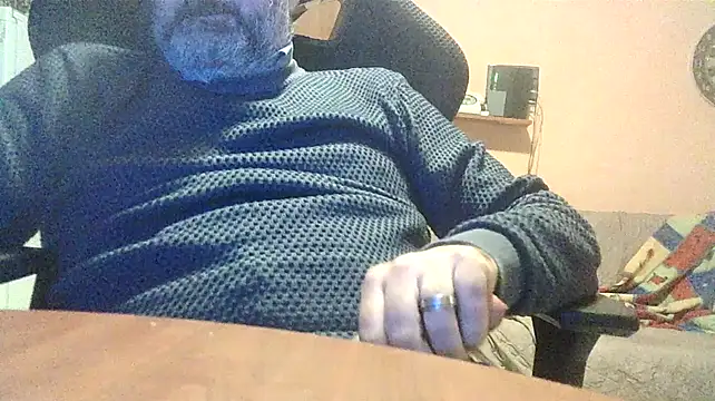 Snapshot of lanata chatting on 02/13/25, 11:26 lanata online show from 02/13/25, 11:26