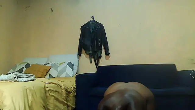 Snapshot of 01applebottom chatting on 10/27/25, 02:32 01applebottom online show from 10/27/25, 02:32