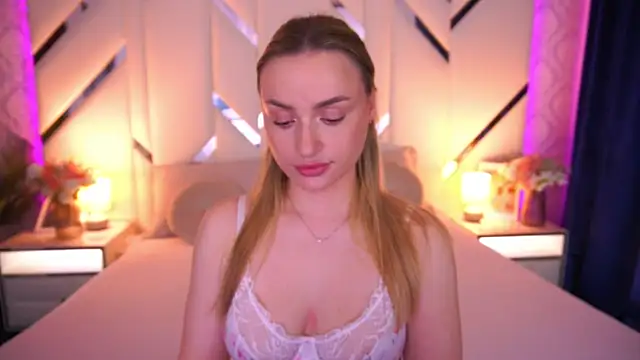 LindsieGreyy online show from 05/21/26, 01:18