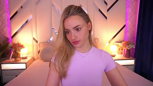 LindsieGreyy online show from 05/24/26, 06:18
