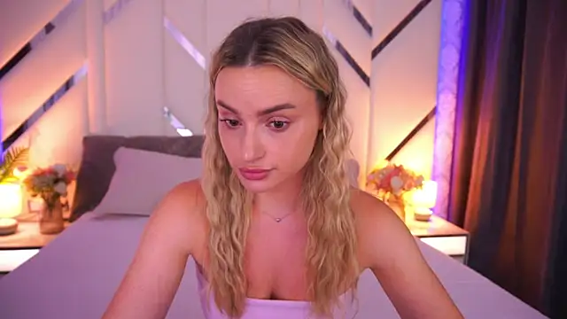 Snapshot of LindsieGreyy chatting on 07/18/26, 11:47 LindsieGreyy online show from 07/18/26, 11:47
