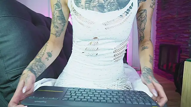 Snapshot of miss___angel chatting on 06/25/26, 11:04 miss angel online show from 06/25/26, 11:04