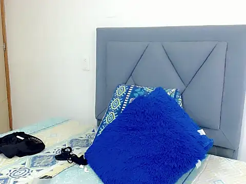 Snapshot of dominic_00 chatting on 11/08/25, 07:34 dominic 00 online show from 11/08/25, 07:34