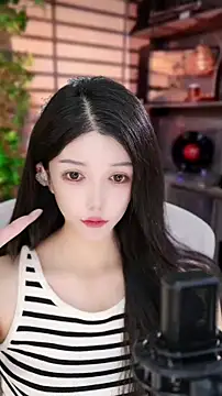 Snapshot of vv-77 chatting on 09/20/25, 05:58 vv-77 online show from 09/20/25, 05:58