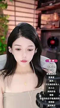 Snapshot of vv-77 chatting on 09/28/25, 12:43 vv-77 online show from 09/28/25, 12:43