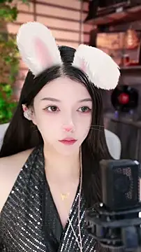 Snapshot of vv-77 chatting on 10/15/25, 04:51 vv-77 online show from 10/15/25, 04:51