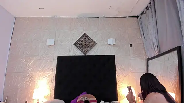 ChanelleJohnson  online show from 11/04/25, 10:20