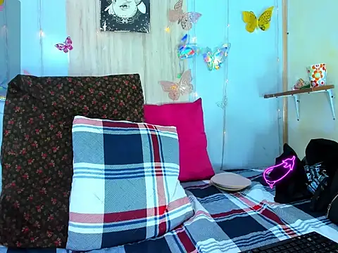 Snapshot of corynatayler chatting on 03/25/26, 10:27 corynatayler online show from 03/25/26, 10:27