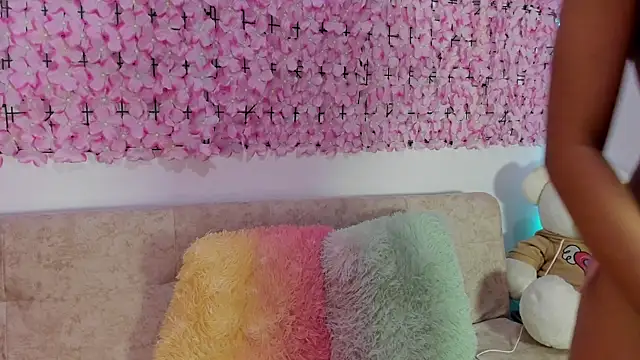 Lynda Bonnie online show from 10/25/25, 12:34