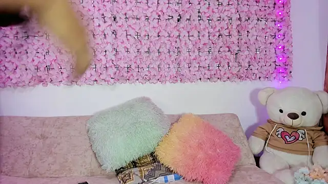 Snapshot of Lynda_Bonnie chatting on 11/03/25, 01:45 Lynda Bonnie online show from 11/03/25, 01:45