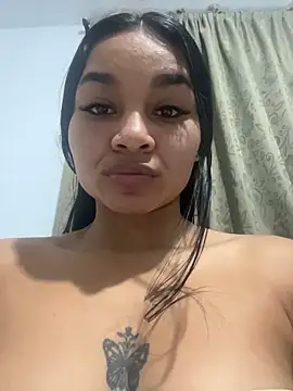 Snapshot of Lynda_Bonnie chatting on 12/14/25, 03:01 Lynda Bonnie online show from 12/14/25, 03:01