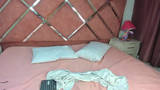  JuliSweet  online show from 03/20/25, 12:00