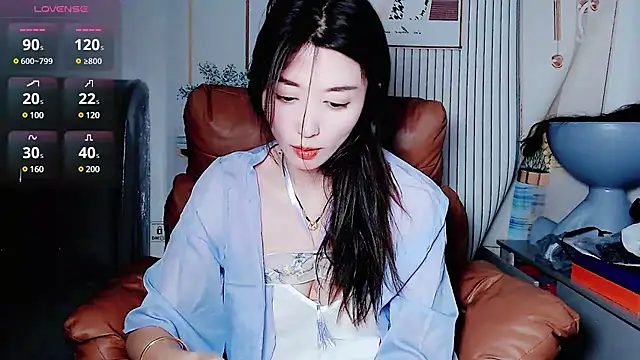 Snapshot of Tangtang-baby chatting on 03/05/25, 11:38 Tangtang-baby online show from 03/05/25, 11:38