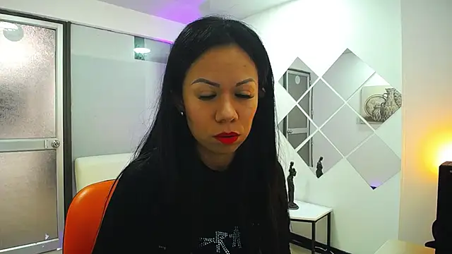 Snapshot of Katelady chatting on 03/18/25, 12:03 Katelady online show from 03/18/25, 12:03