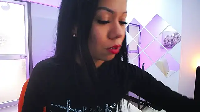 Snapshot of Katelady chatting on 03/18/25, 03:31 Katelady online show from 03/18/25, 03:31