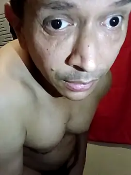 Snapshot of machoactivo1 chatting on 10/05/25, 08:23 machoactivo1 online show from 10/05/25, 08:23