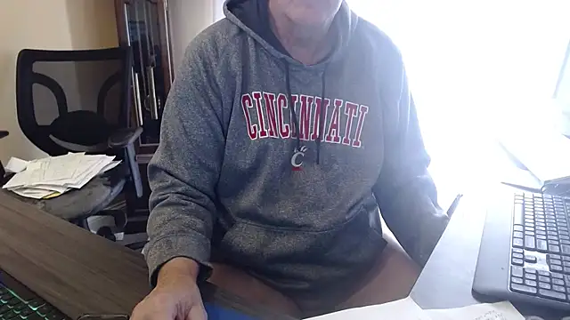 Snapshot of olderandwiser2 chatting on 03/19/26, 07:18 olderandwiser2 online show from 03/19/26, 07:18