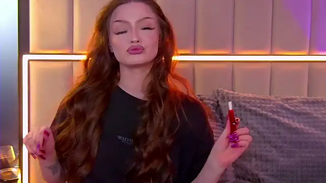 Snapshot of AlexaBright chatting on 11/18/25, 06:34 AlexaBright online show from 11/18/25, 06:34