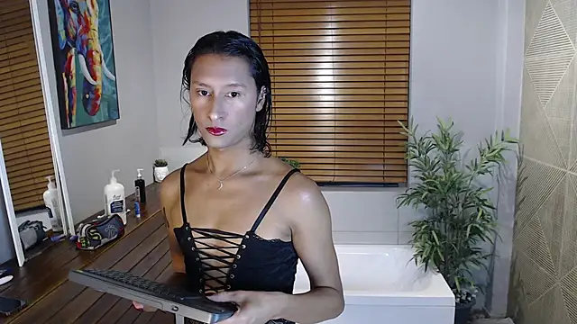 Georgina Palacios  online show from 11/23/25, 04:01