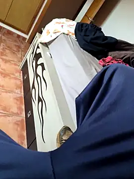 Snapshot of mikeee6538 chatting on 12/16/25, 02:22 mikeee6538 online show from 12/16/25, 02:22