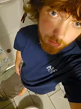 Snapshot of Artthompson chatting on 10/24/25, 01:03 Artthompson online show from 10/24/25, 01:03