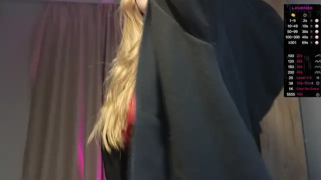 Snapshot of Sakura_Moore chatting on 12/15/25, 01:26 Sakura Moore online show from 12/15/25, 01:26