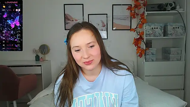 Snapshot of EmilyxxGraces chatting on 02/10/25, 10:30 EmilyxxGraces online show from 02/10/25, 10:30